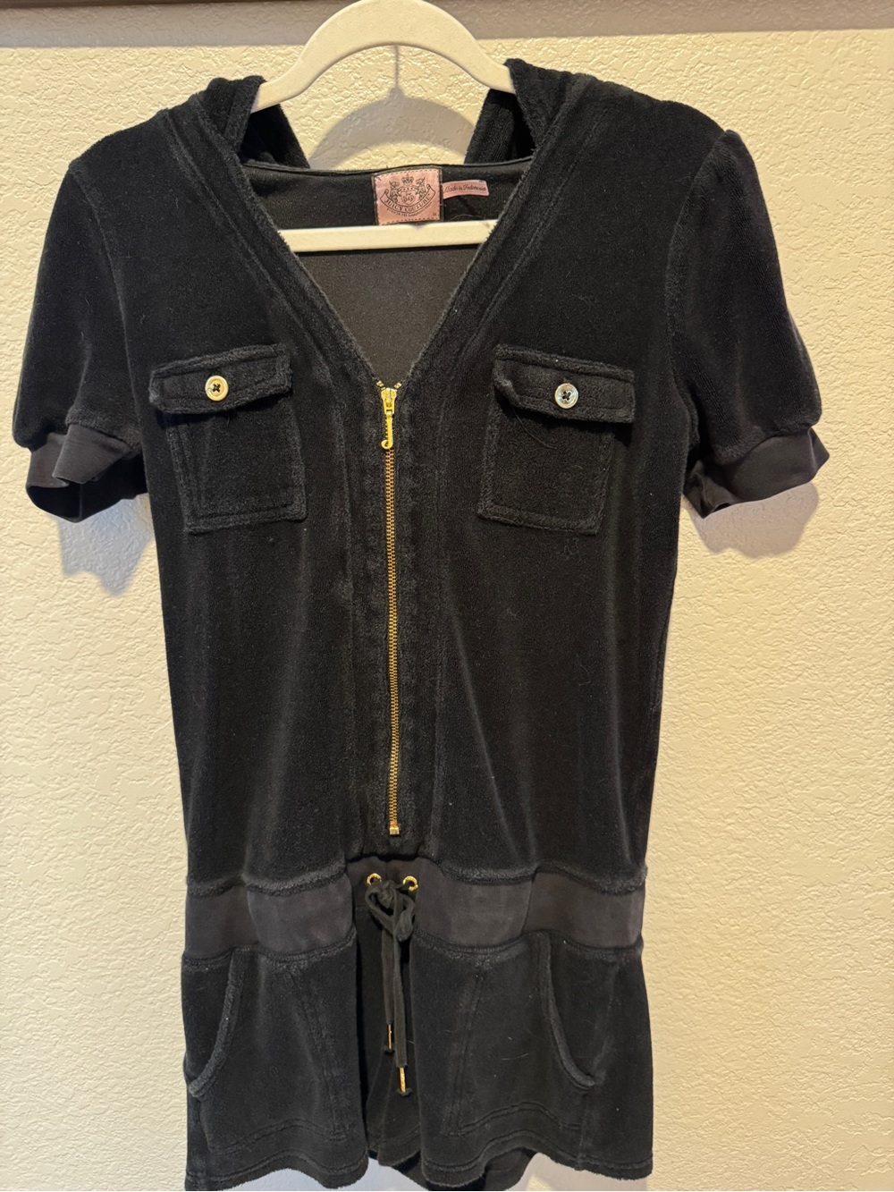 Vintage Juicy Black Short-Sleeve Hooded Zip Booty shorts jumper